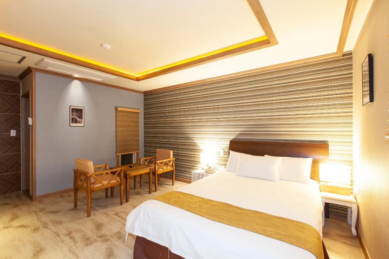 Sahara Hotel Jeju Buitenkant foto
