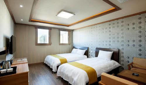 Sahara Hotel Jeju Buitenkant foto